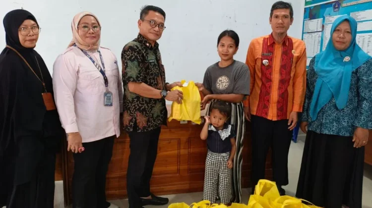 Sekretariat DPRD Kendari Bantu Keluarga Stunting