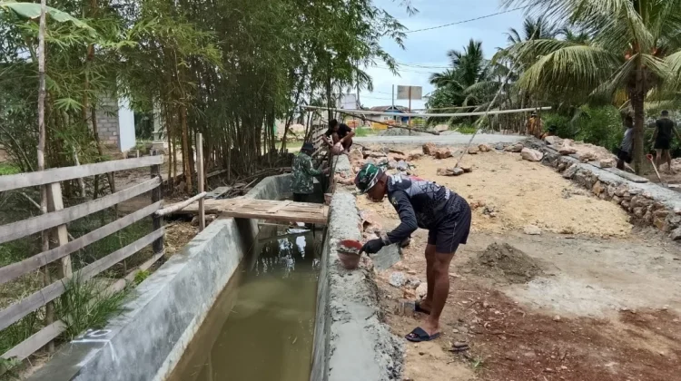 Satgas TMMD Kendari Plester Pondasi Jembatan di Sambuli