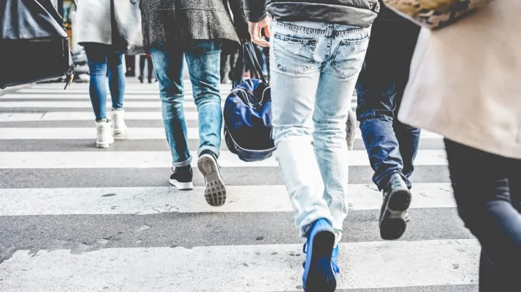 Memilih Jalan Kaki untuk Hidup Lebih Aktif