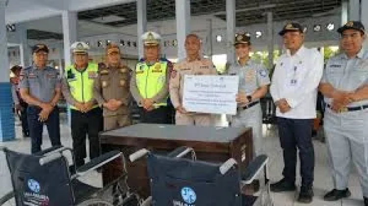 Tingkatkan Aksesbilitas Jasa Raharja Serahkan Bantuan Kursi Roda