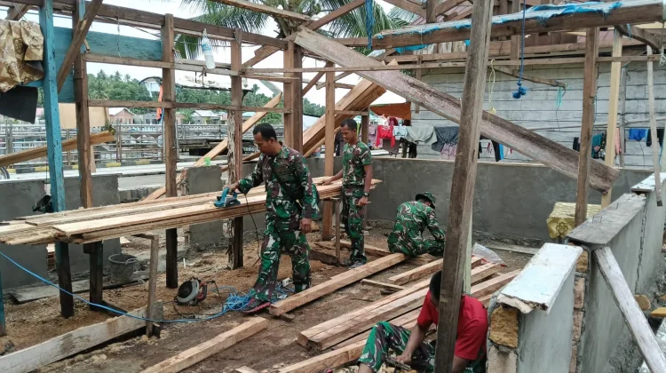 Serda Jamal Tunjukkan Keterampilan Teknis Bangun Rumah Petoaha
