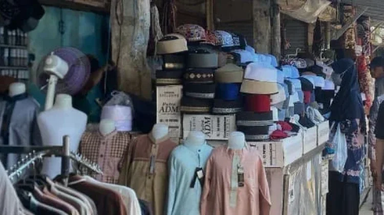 Penjual Kopiah Tapak Kuda Bersyukur jelang Ramadan