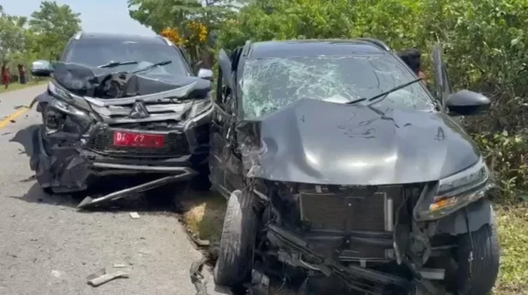 Dua Kendaraan Dinas Pemprov Sultra Alami Kecelakaan Beruntun
