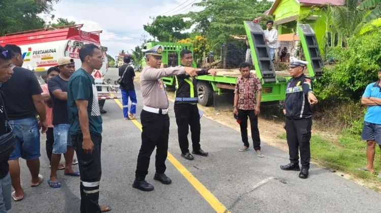 Kecelakaan Beruntun di Jalan Poros Kapontori, Empat Orang Dilarikan ke Rumah Sakit