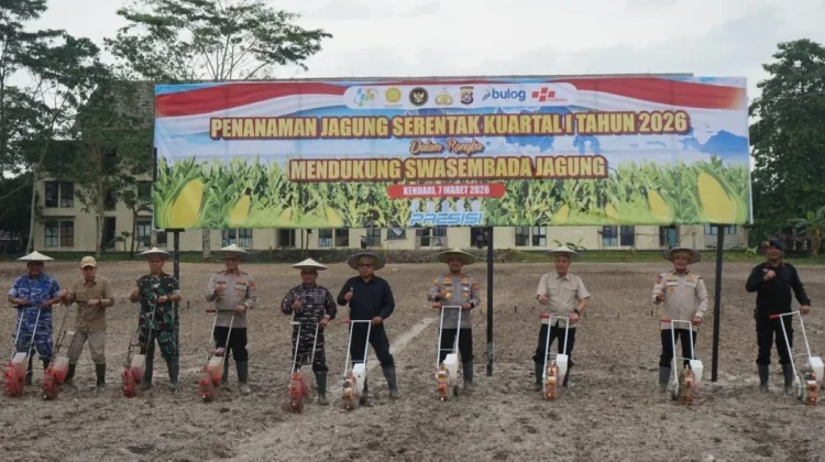 Dukung Swasembada Pangan, Polda Sultra Serentak Tanam Jagung