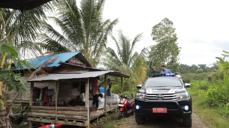 Bupati Buton Tinjau Akses Jalan Perkebunan di Desa Kakenaue