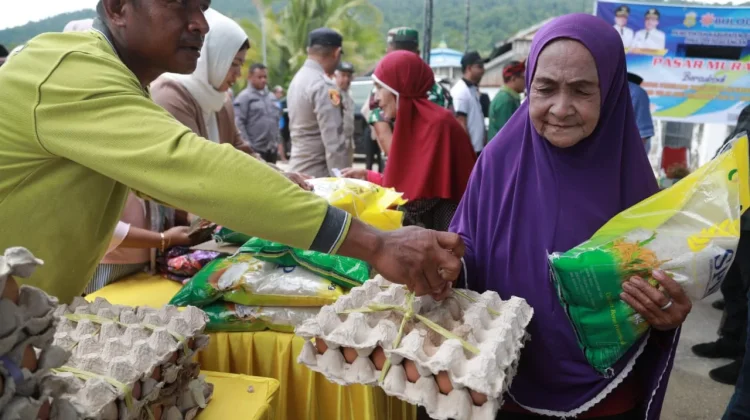 Tekan Inflasi, Pemkab Buton Subsidi Bahan Pokok di Desa Waoleona