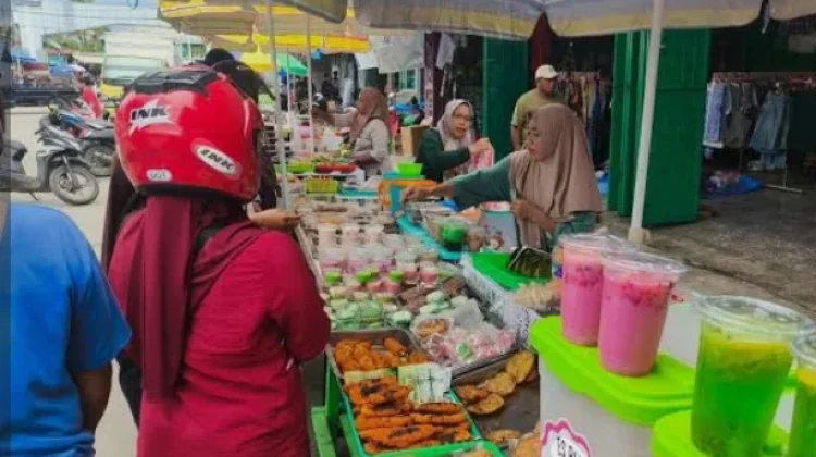 Pasar Takjil Ramadan Taman Surapati  Favorit Menjelang Berbuka