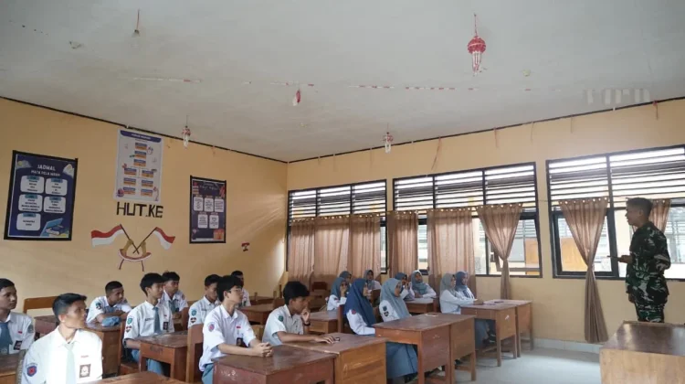 Satgas TMMD 127 Kodim 1417/Kendari Tanamkan Jiwa Bela Negara di SMA 8 Nambo
