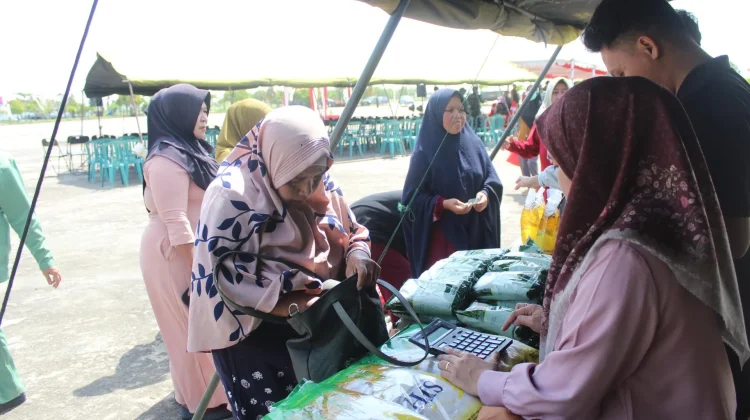 Bantu Tekan Inflasi, Satgas TMMD 127 Gelar Pangan Murah di Bungkutoko