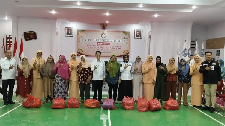 Ramadhan Berbagi, DWP Wakatobi Tebar 157 Paket Sembako
