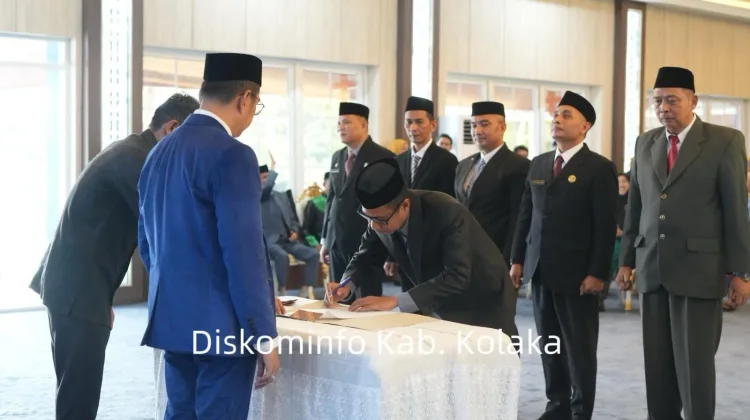 Bupati Kolaka Lantik Delapan Pejabat Pimpinan Tinggi Pratama