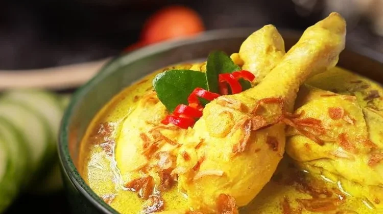 Opor Ayam Hidangan Wajib Lebaran