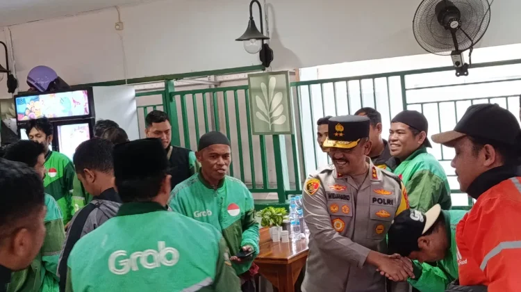 Kapolda Sultra Buka Puasa Bersama Komunitas Ojol Kendari