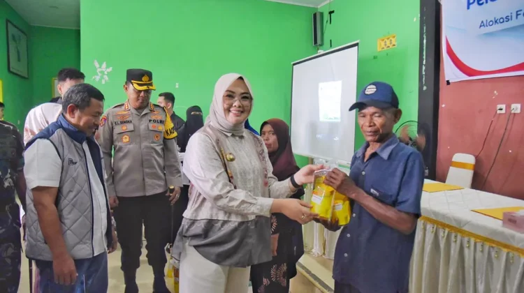 Sebanyak 280 Warga Bungkutoko Terima Beras dan Minyak jelang Idul Fitri