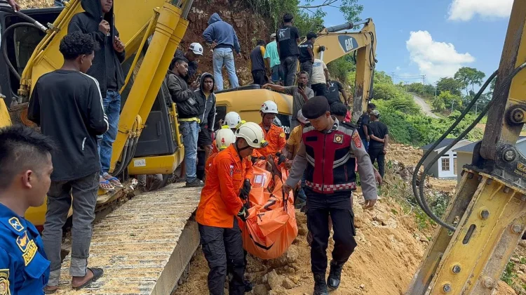 Operator Ekskavator Tewas Tertimpa Batu di Baubau