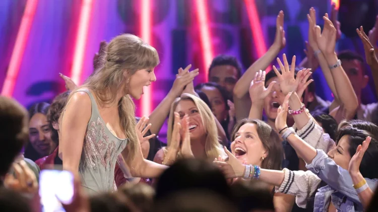 Taylor Swift Borong 7 Piala di iHeartRadio Music Awards 2026