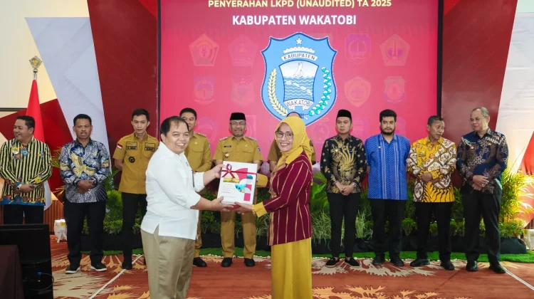 Wakil Bupati Wakatobi Serahkan LKPD 2025 ke BPK Sultra