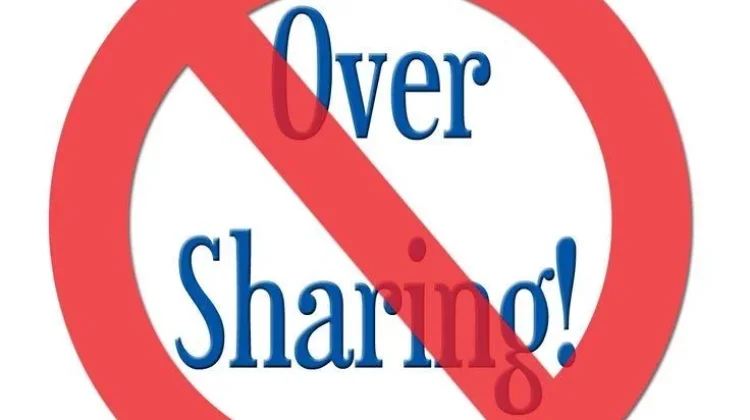 Bahaya Oversharing di Media Sosial
