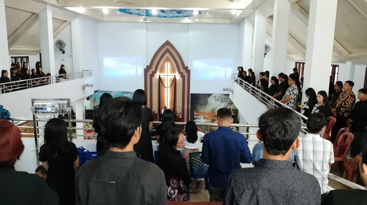 Ibadah Jumat Agung di Gereja Mepokoaso Punggolaka Kendari Berlangsung Hikmah