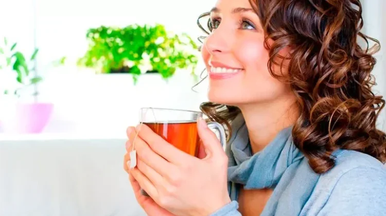 Benarkah Minum Teh Bisa Picu Batu Ginjal?