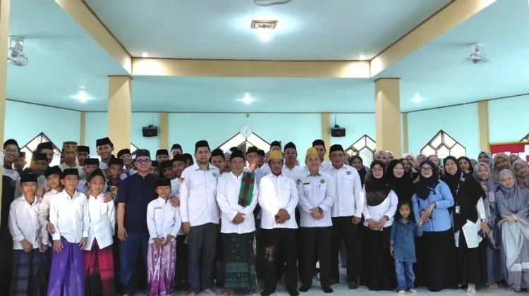 Kakanwil Kemenag Sultra Kunjungi Ponpes Al-Ikhlas Lambuya, Beri Motivasi Santri