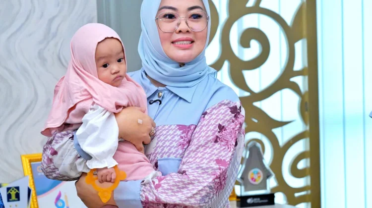 Penyerahan Bayi Fatimah ke Keluarga Angkat