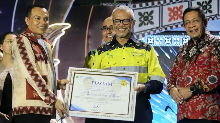 HUT ke-66 Kabupaten Konawe, PT SCM Terima Penghargaan
