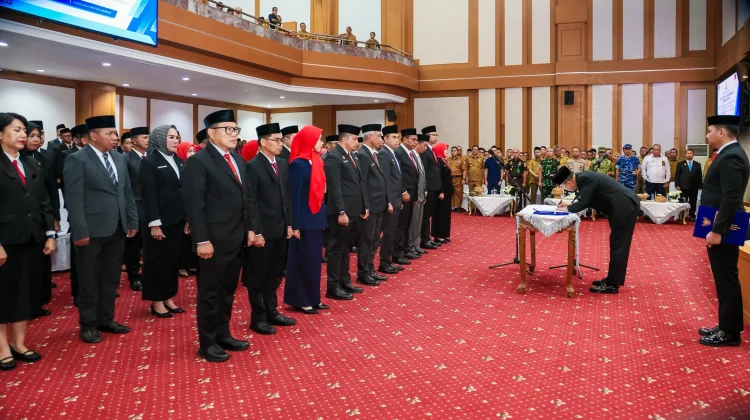 Gubernur Sultra Lantik Ratusan Pejabat, Delapan Kadis Bergeser