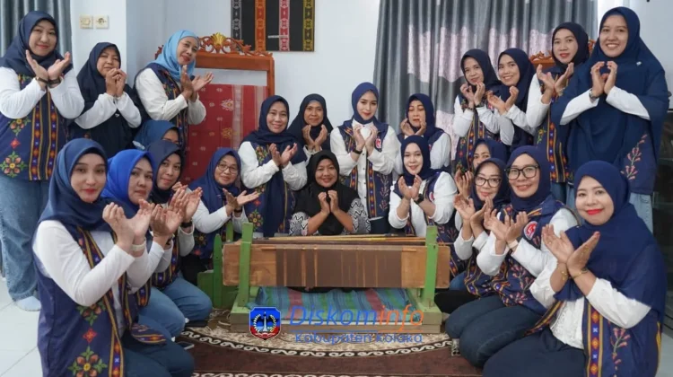 Ketua Dekranasda Kabupaten Kolaka Kunjungan Kerja ke Sentra Pengrajin