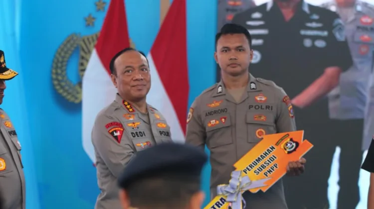 Polri Serahkan 378 Unit Perumahan bagi PNPP dan Masyarakat di Sultra