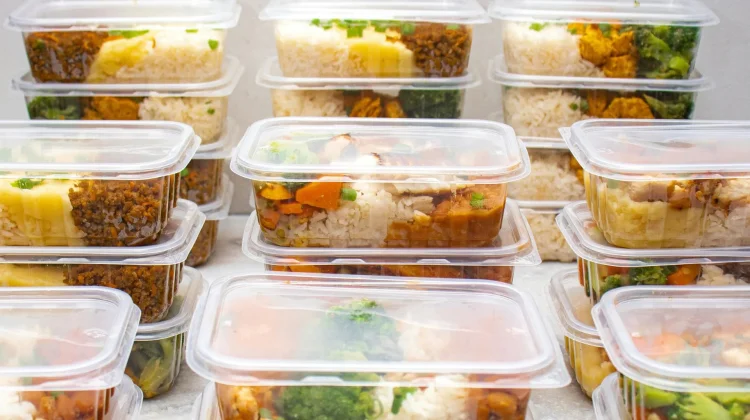 Jangan Simpan Makanan Ini di Wadah Plastik!