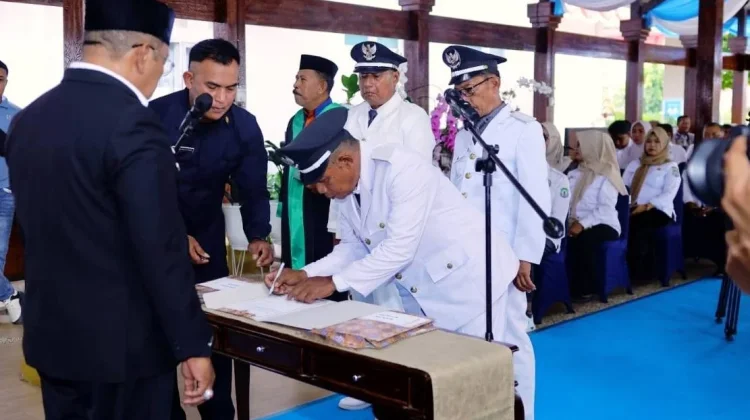 Bupati Bombana Lantik Tiga Penjabat Kepala Desa