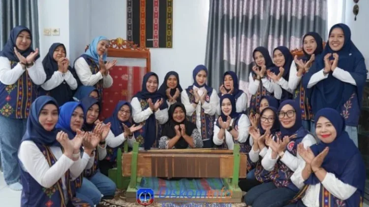 Tingkatkan Kualitas Dekranasda Kolaka tinjau langsung Sentra Kerajinan Lokal