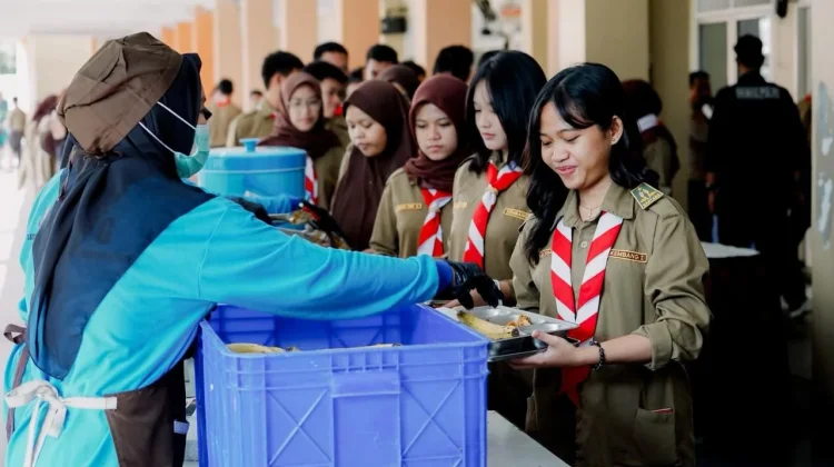 Inovasi Baru Polri Sajikan MBG Model Prasmanan