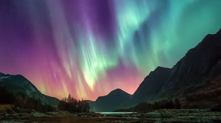 Fenomena Aurora Borealis Hiasi Langit Utara, Warga dan Wisatawan Terpukau