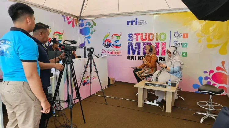 Studio Mini RRI Hadirkan Edukasi Alat Siaran Radio di Stan Pameran HUT Sultra 2026