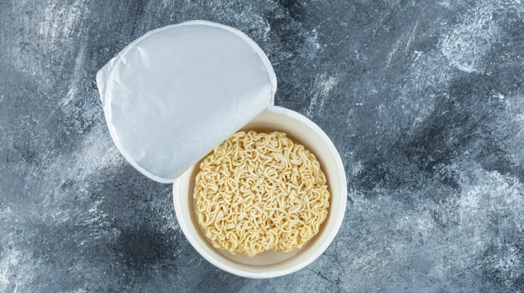 Konsumsi Makanan Instan Berlebihan Picu Risiko Kesehatan