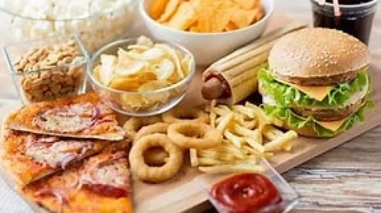 Sembilan Risiko Mengonsumsi Makanan Cepat Saji secara Berlebihan