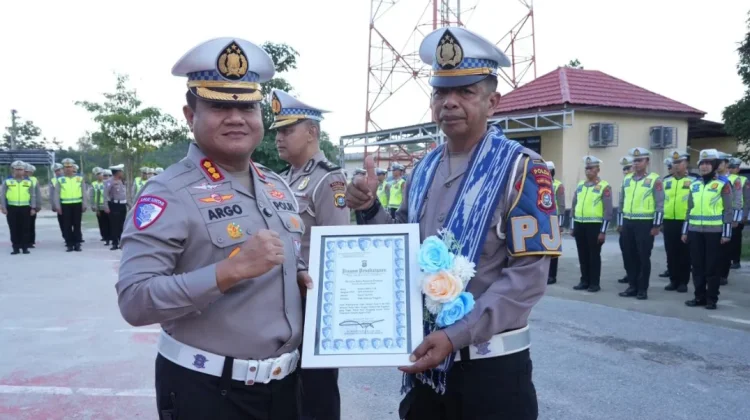 Dirlantas Polda Sultra Ikuti Upacara Kenaikan Pangkat dan Purna Tugas