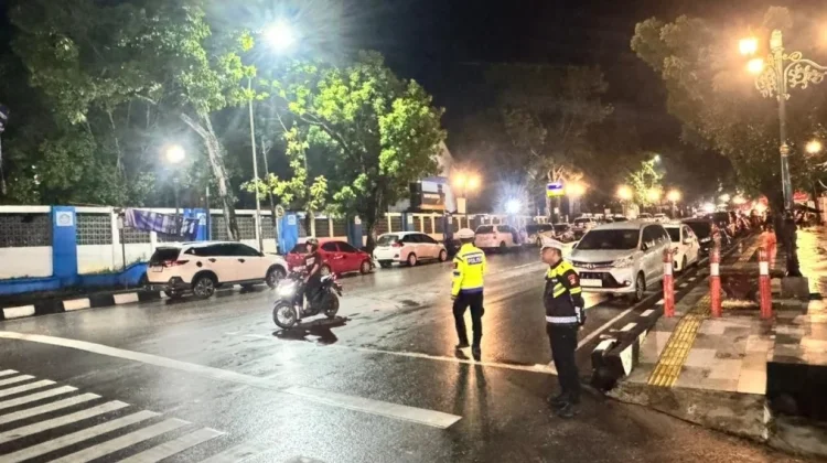 Patroli Malam Minggu, Ditlantas Polda Sultra Amankan Arus Lalin di Kawasan Eks MTQ