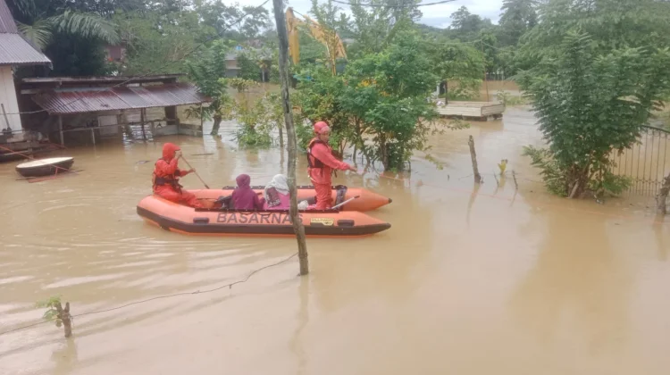 Bencana Banjir di Kota Kendari, Tim SAR Turun Evakuasi