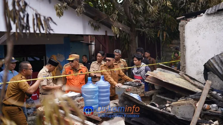 Bupati Kolaka Tinjau Korban Banjir dan Kebakaran