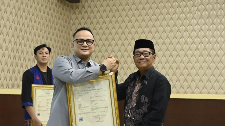 Kemenkum Sultra Serahkan Sertifikat Kekayaan Intelektual