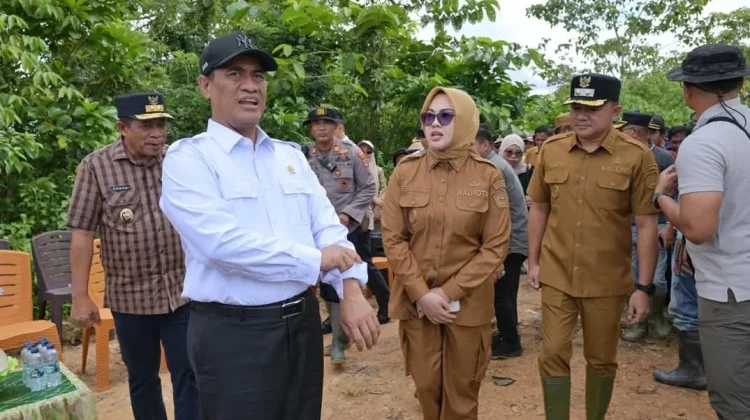 Mentan Amran Sulaiman Tinjau Sawah Terdampak Banjir di Amohalo