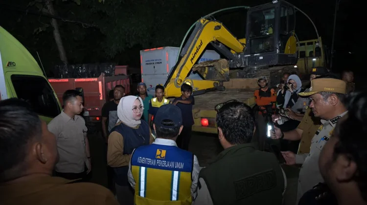 Pemkot Kendari Pantau Kondisi Warga Terdampak Banjir pada Malam Hari