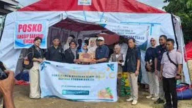 Pegadaian Kendari Salurkan Bantuan Sembako untuk Korban Banjir Kali Wanggu