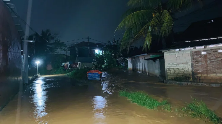 Jalan Tunggala Kendari Kembali Banjir, Warga Perumahan Dewi Bunga Terdampak