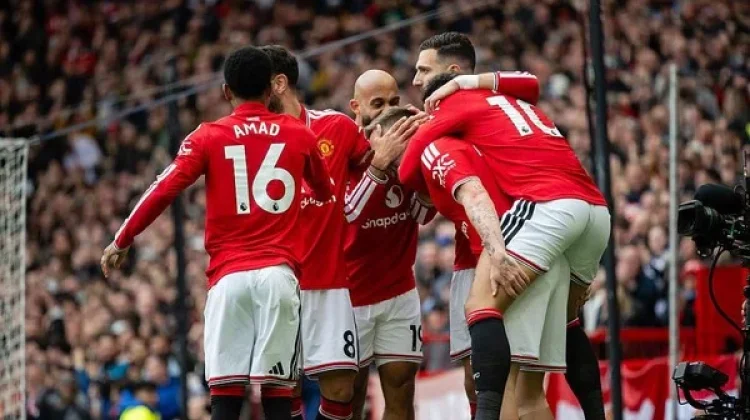 Manchester United Taklukkan Nottingham Forest 3-2