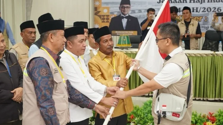 Husmaluddin Lepas Keberangkatan Calon Jamaah Haji Kolaka di Makassar